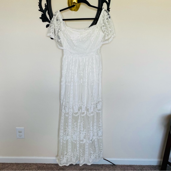 White Lace Off the Shoulder Boho Style Maxi Dress - Picture 10 of 15